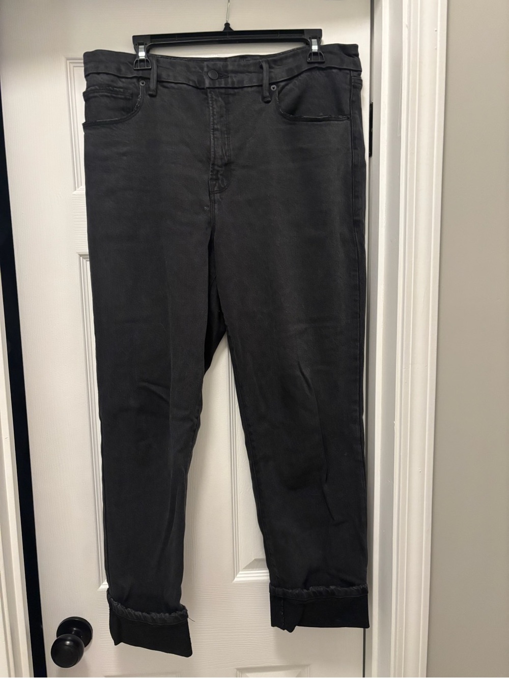 Good American the Weekender Midrise Slim Straight Jeans